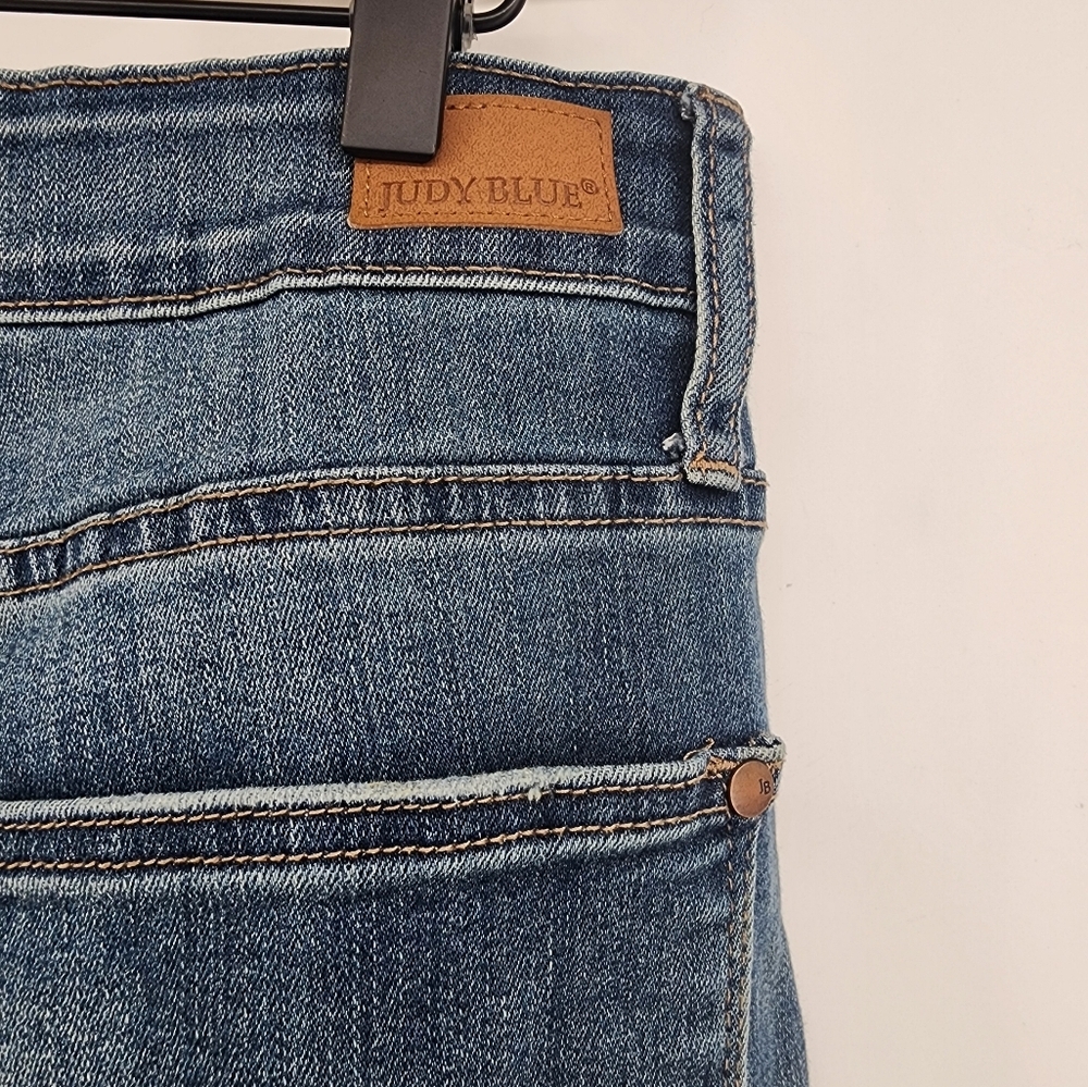 Judy Blue High Rise Boyfriend Fit Distressed Blue Jeans‎ Size 14W - Picture 7 of 11